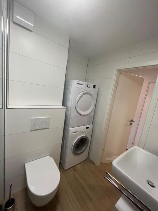 Familienwohnung Neben Dem See,Messe Und Europapark オフェンブルク エクステリア 写真